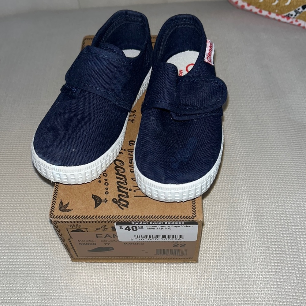Cienta Velcro sneakers navy size 6